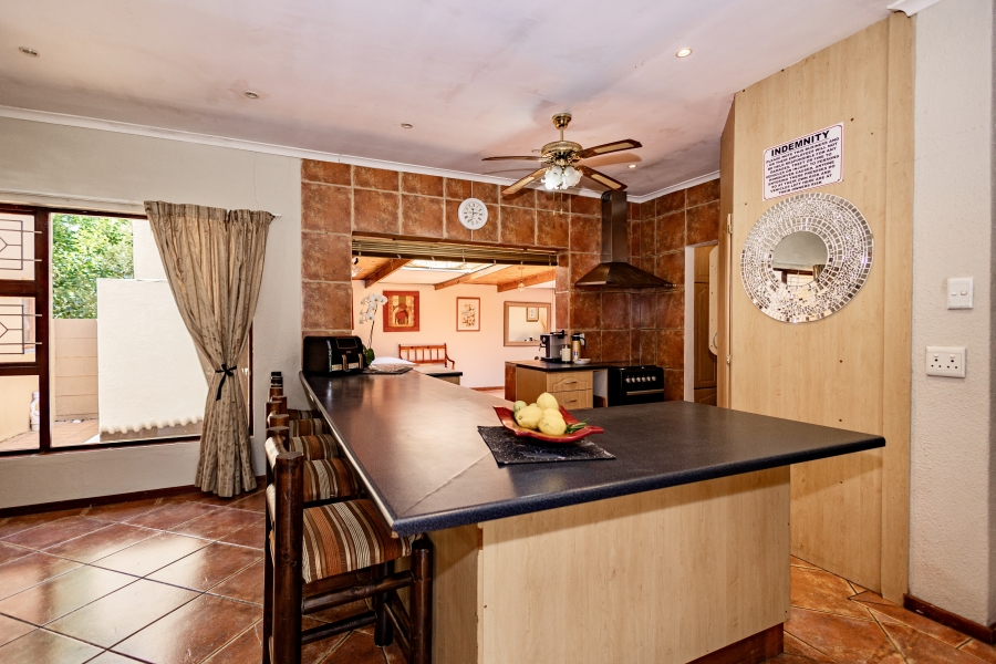 6 Bedroom Property for Sale in Schoongezicht Western Cape